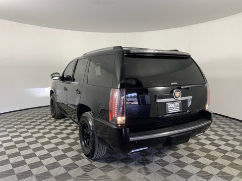 Used 2013 Cadillac Escalade Premium image 7