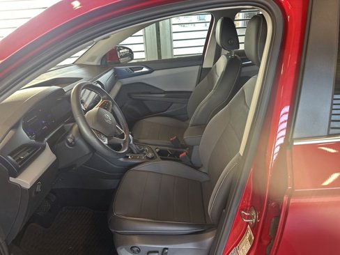Certified 2022 Volkswagen Taos SE w/ IQ.Drive SE Package image 9