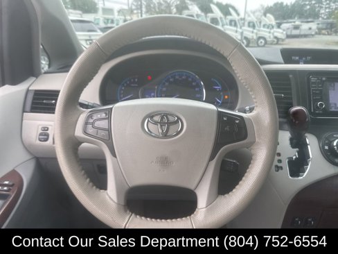 Used 2014 Toyota Sienna XLE image 17