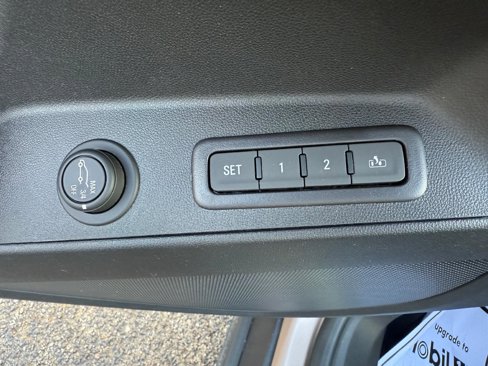 Used 2018 Chevrolet Equinox Premier image 16