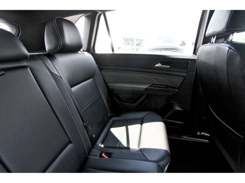 Used 2023 Volkswagen Atlas Cross Sport SE image 13