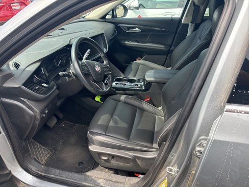 Used 2023 Buick Envision Essence image 3