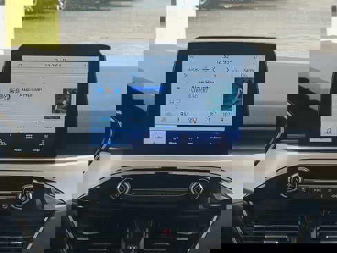 Used 2022 Ford Escape SE w/ SE Sport Appearance Package image 18