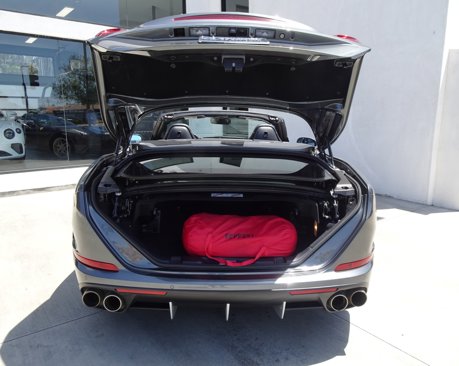 Used 2015 Ferrari California T image 7