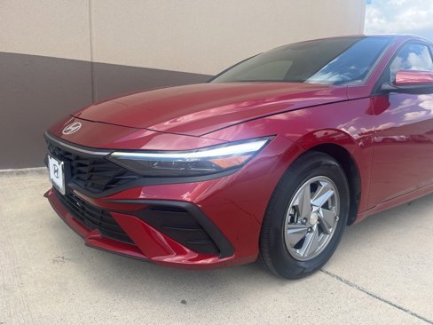 Certified 2025 Hyundai Elantra SE image 7