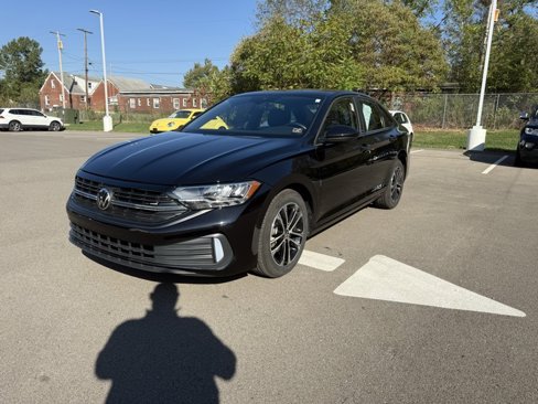 Used 2024 Volkswagen Jetta Sport image 3