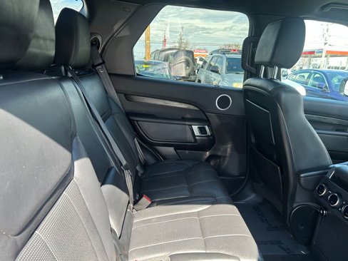 Used 2018 Land Rover Discovery HSE image 29