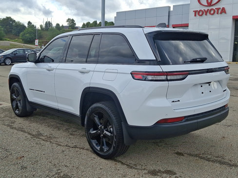 Used 2024 Jeep Grand Cherokee Limited w/ Black Appearance Package image 4