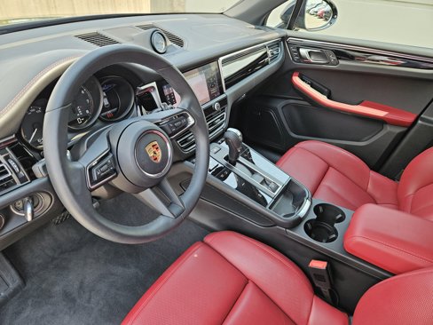 Used 2024 Porsche Macan image 4