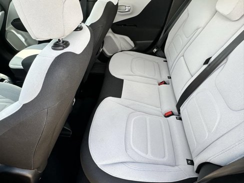 Used 2020 Jeep Renegade Latitude w/ Popular Equipment Group image 7