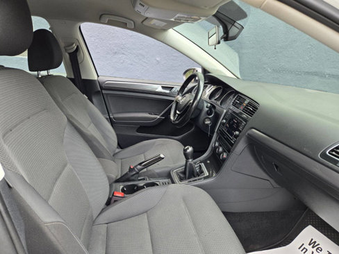 Used 2018 Volkswagen Golf S image 9