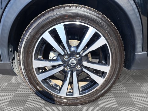 Used 2019 Nissan Kicks SV image 10