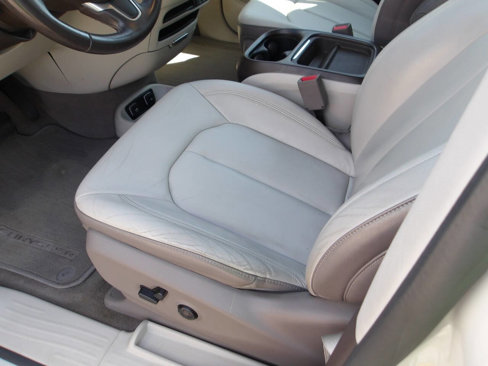Used 2017 Chrysler Pacifica Touring-L image 10