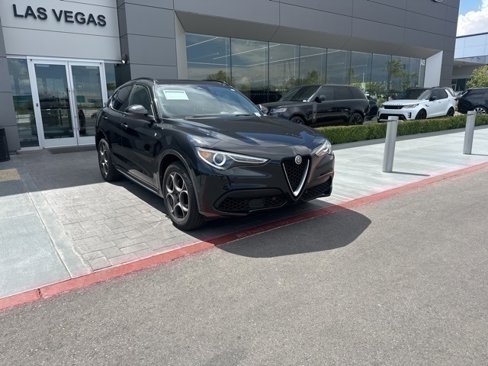 Used 2023 Alfa Romeo Stelvio Ti image 3