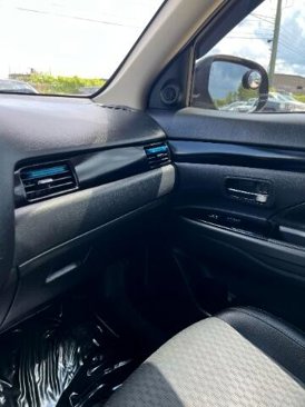 Used 2015 Mitsubishi Outlander SE image 15