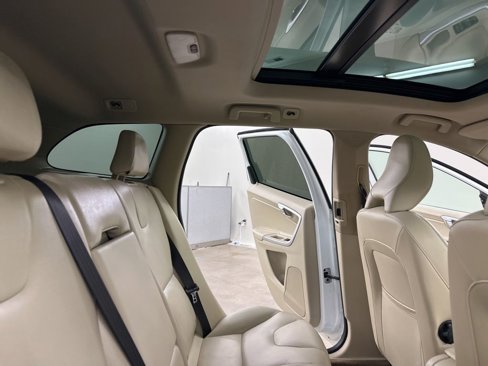 Used 2015 Volvo XC60 T6 Platinum image 23