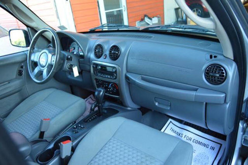 Used 2005 Jeep Liberty Renegade image 15