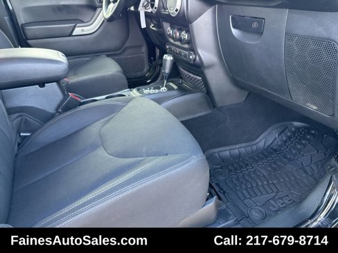 Used 2016 Jeep Wrangler Rubicon w/ Power Convenience Group image 56