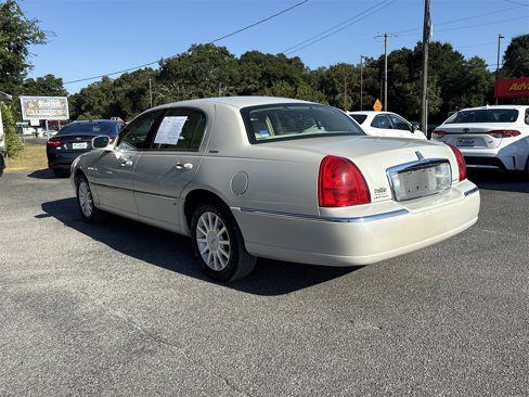 Used 2006 Lincoln Town Car Signature image 4