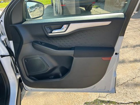 Used 2020 Ford Escape SE image 22