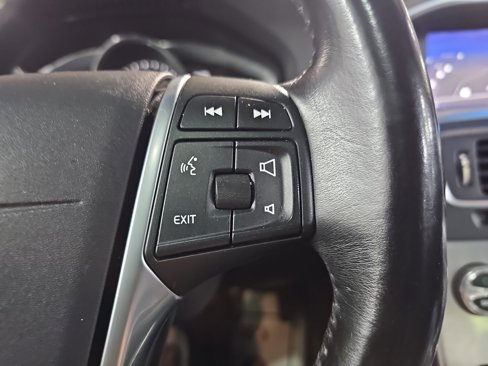 Used 2018 Volvo S60 T5 Inscription image 18