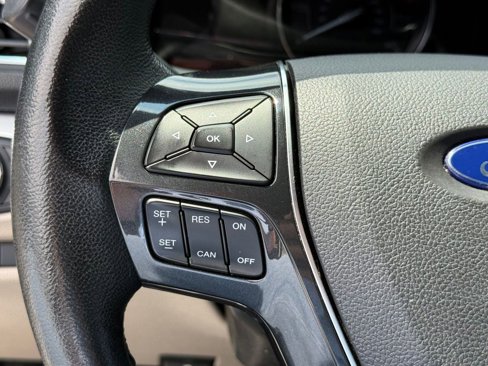 Used 2018 Ford Explorer Limited image 17
