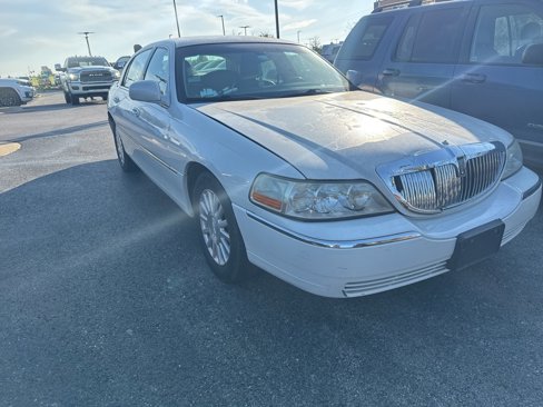 Used 2004 Lincoln Town Car Ultimate image 2
