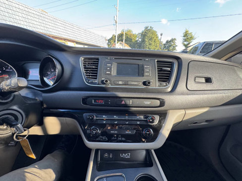 Used 2016 Kia Sedona LX w/ LX Convenience Package image 25