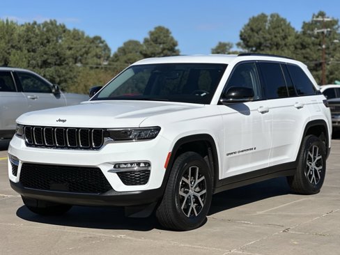 Used 2023 Jeep Grand Cherokee Limited image 7