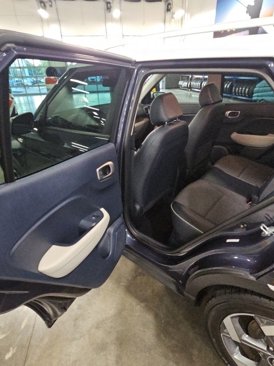 Used 2021 Hyundai Venue image 28