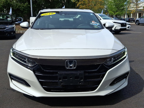Used 2019 Honda Accord Sport image 2