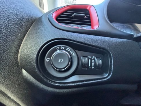 Used 2016 Jeep Renegade Trailhawk w/ Premium Trailhawk Package image 25
