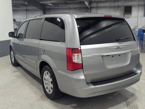Used 2016 Chrysler Town & Country Touring w/ Driver Convenience Group image 5