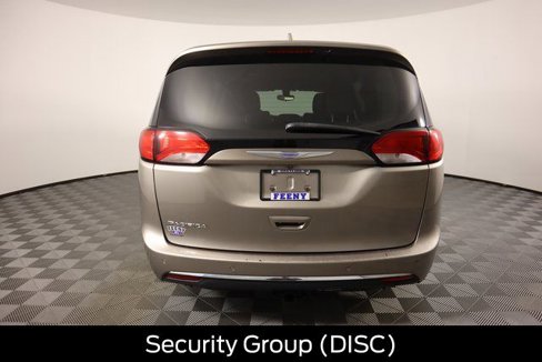 Used 2018 Chrysler Pacifica Touring Plus image 5