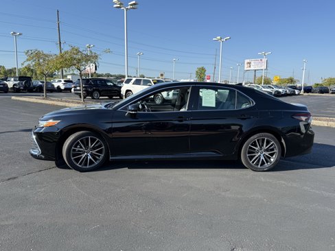 Used 2023 Toyota Camry XLE image 5