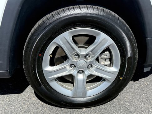 Used 2024 Jeep Compass Latitude image 29