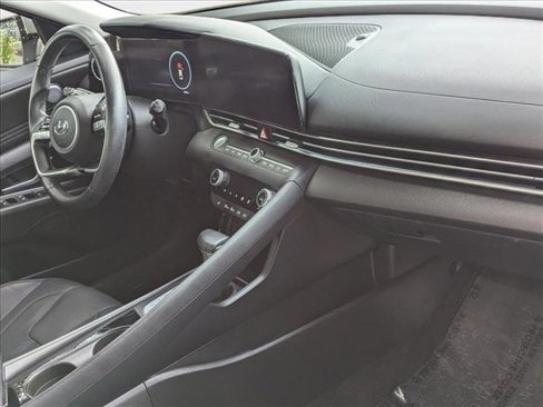 Used 2022 Hyundai Elantra Limited image 20