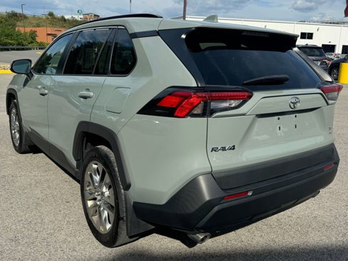 Used 2021 Toyota RAV4 XLE Premium image 5