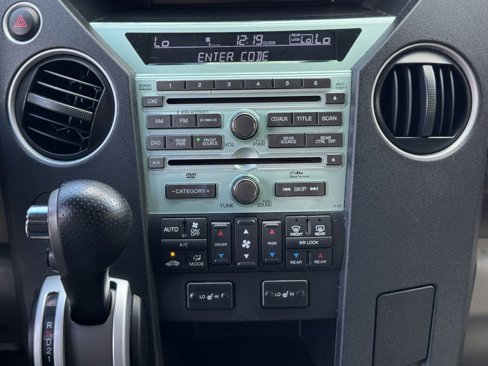 Used 2011 Honda Pilot Touring image 17