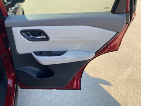 Used 2023 Nissan Rogue SL image 24