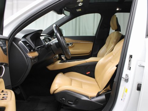 Used 2020 Volvo XC90 T6 Inscription w/ Protection Package Premier image 9