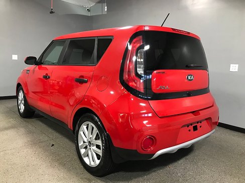 Used 2017 Kia Soul + image 5