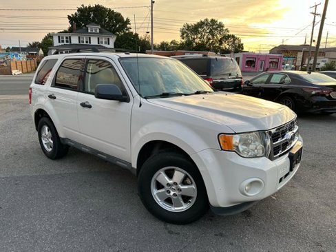 Used 2012 Ford Escape XLT image 2