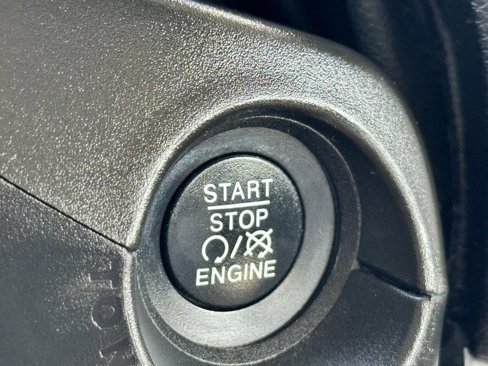Used 2020 Jeep Renegade Latitude w/ Popular Equipment Group image 11