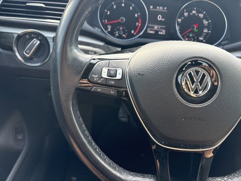 Used 2018 Volkswagen Passat 2.0T SE image 19