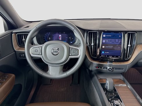 Used 2022 Volvo XC60 B5 Momentum image 22