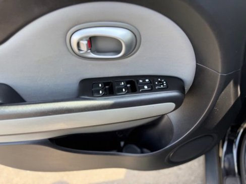 Used 2016 Kia Soul image 17