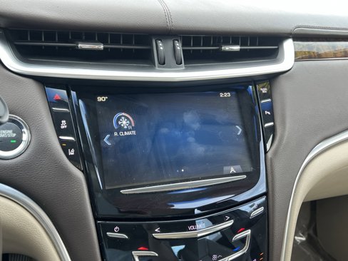 Used 2013 Cadillac XTS Premium image 21