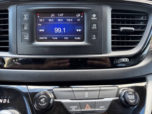 Used 2017 Chrysler Pacifica LX image 34