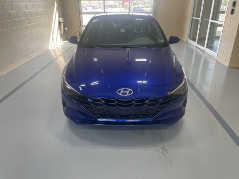 Used 2023 Hyundai Elantra Blue image 2